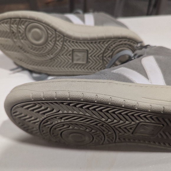 Size US 5 VEJA Roraima Suede Trainers - Oxford Grey/ white - Picture 6 of 10